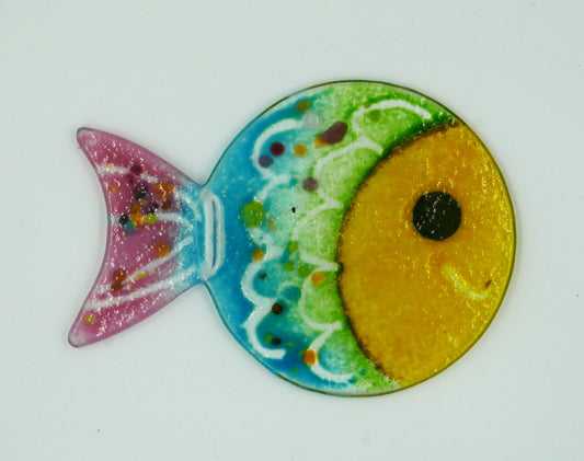 Fisch zum Hängen mit gelben Kopf und bunten Körper