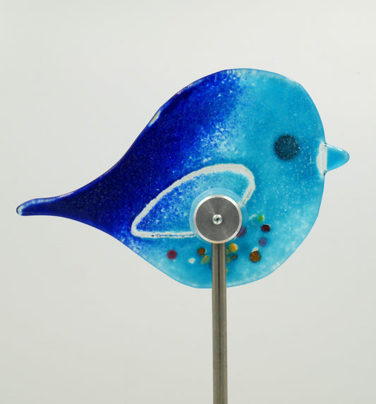 Vogel zum Spießen in Blautönen
